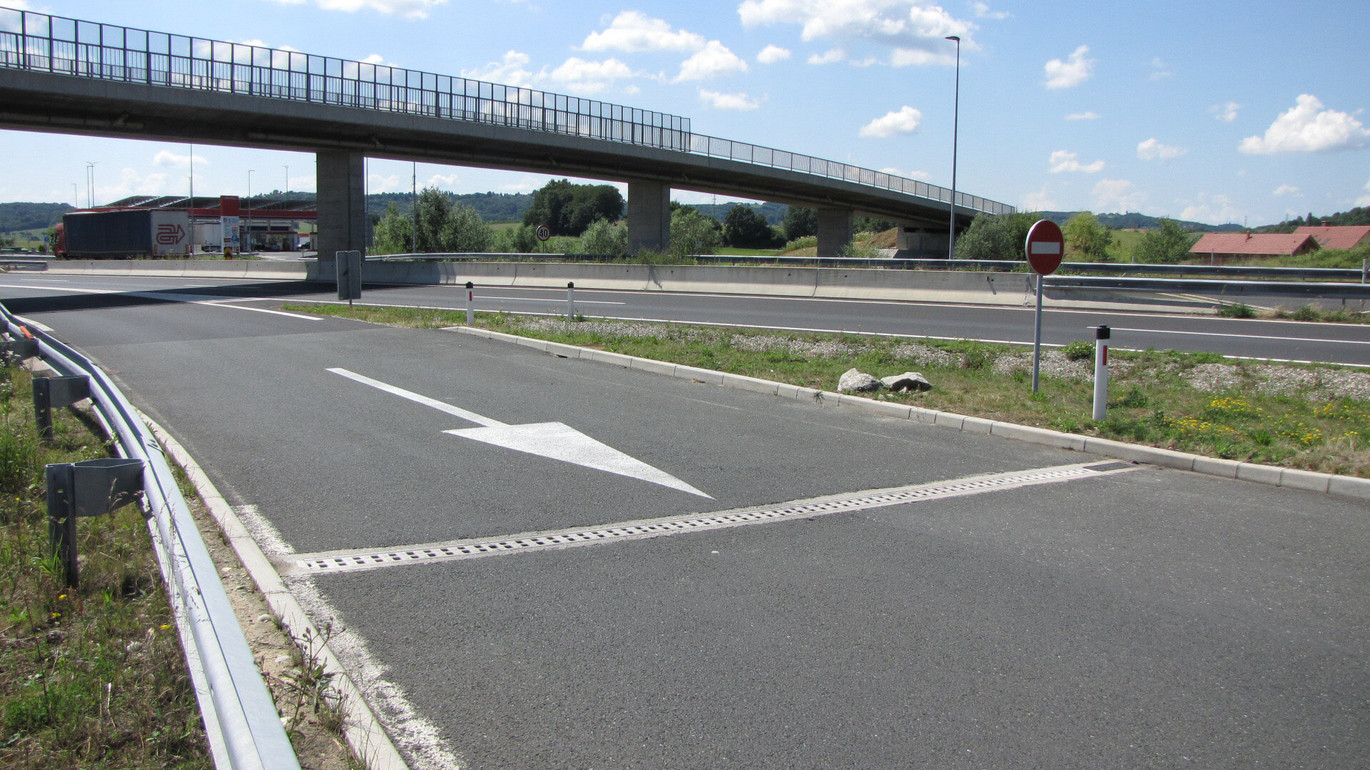 Image Highway Lay by Lormanje Slovenia