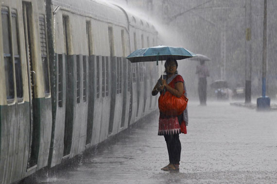 Image-woman-in-the-rain